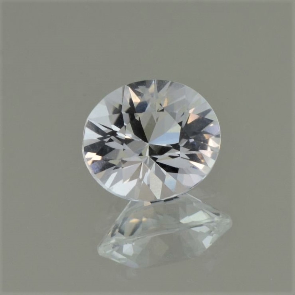 Topaz oval-brillantiert colorless 5.85 ct