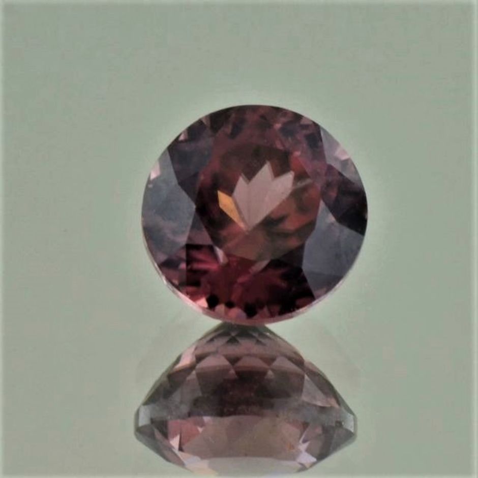 Zircon round brownish pink 5.43 ct.