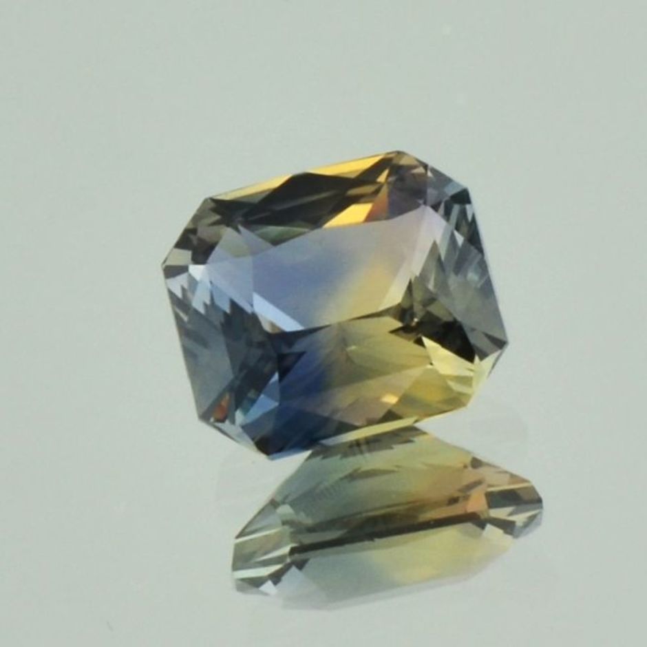 Sapphire octagon bicolor unheated 3.05 ct