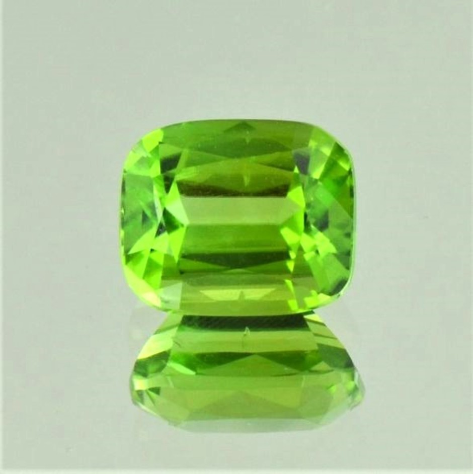 Peridot antik grün unbehandelt 3,46 ct