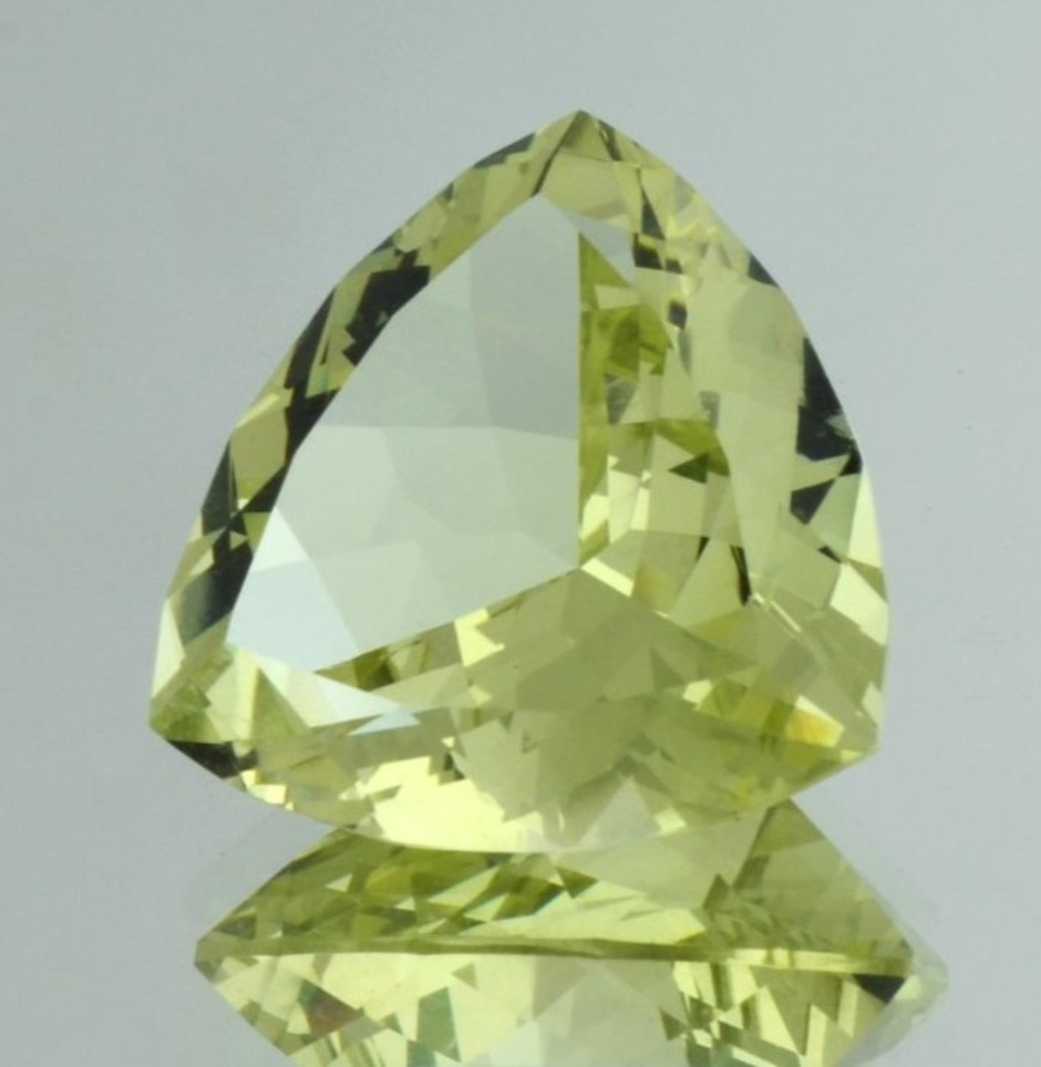 Heliodor Beryll trillion greenish yellow 40.33 ct