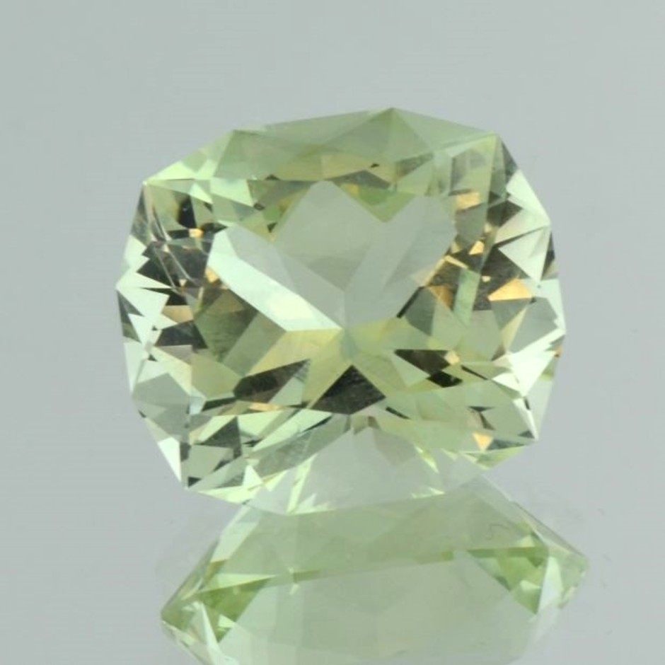 Heliodor Beryll Design-Antik greenish yellow 23.08 ct.