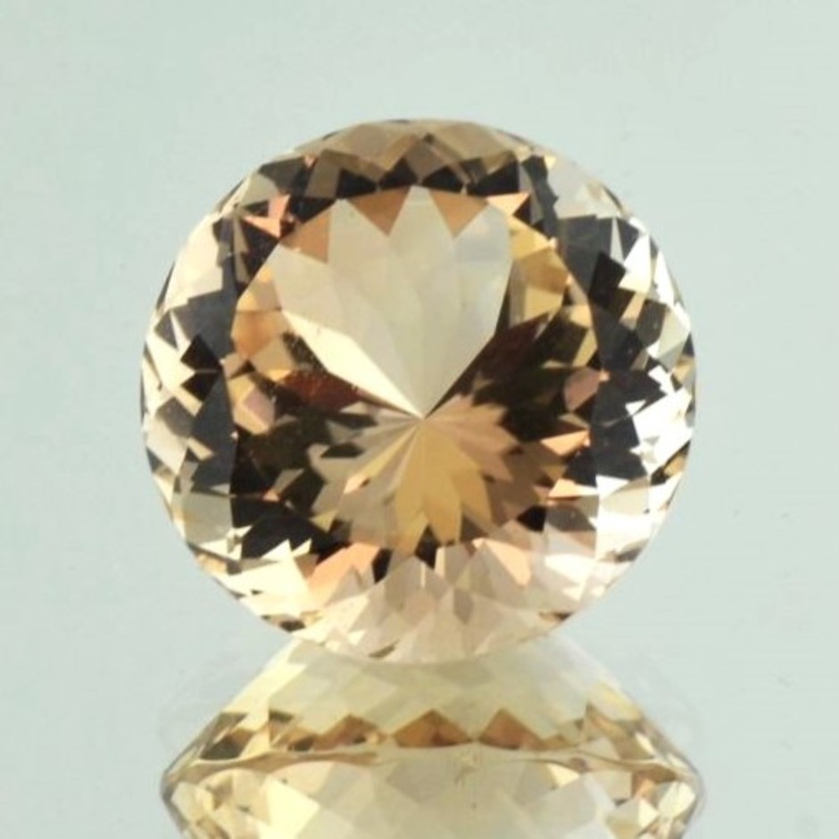 Topaz round yellowish light brown 27.94 ct.