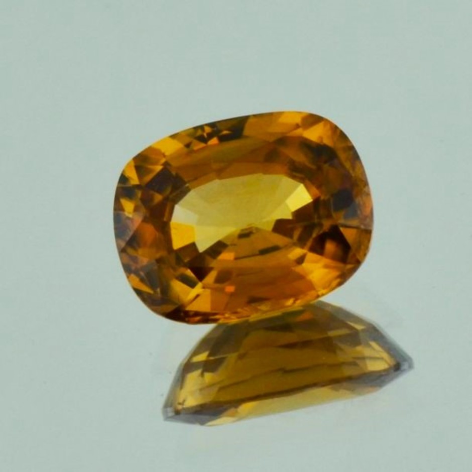 Zirkon antikoval bräunlich-orange 7,17 ct