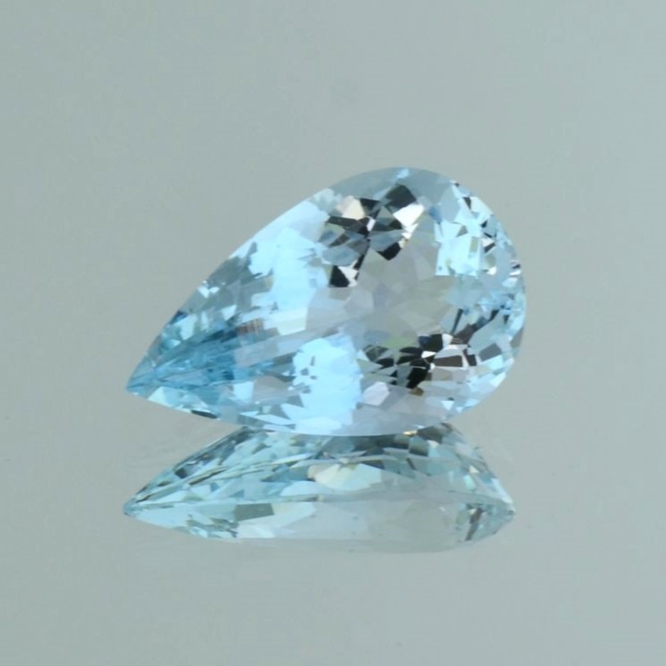 Aquamarine pear light blue 9.70 ct