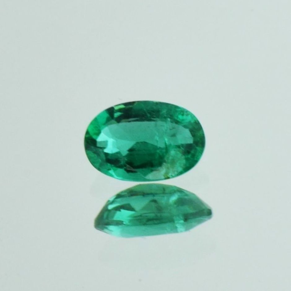 Smaragd oval grün 0,71 ct