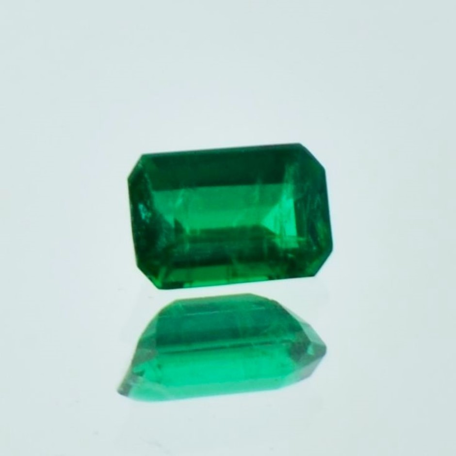 Emerald octagon intense green 0.98 ct