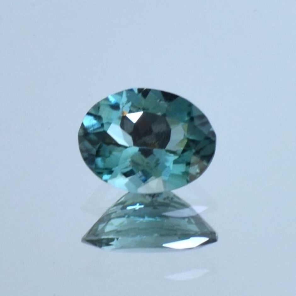 Indigolith Turmalin oval grünlich blau 1,55 ct