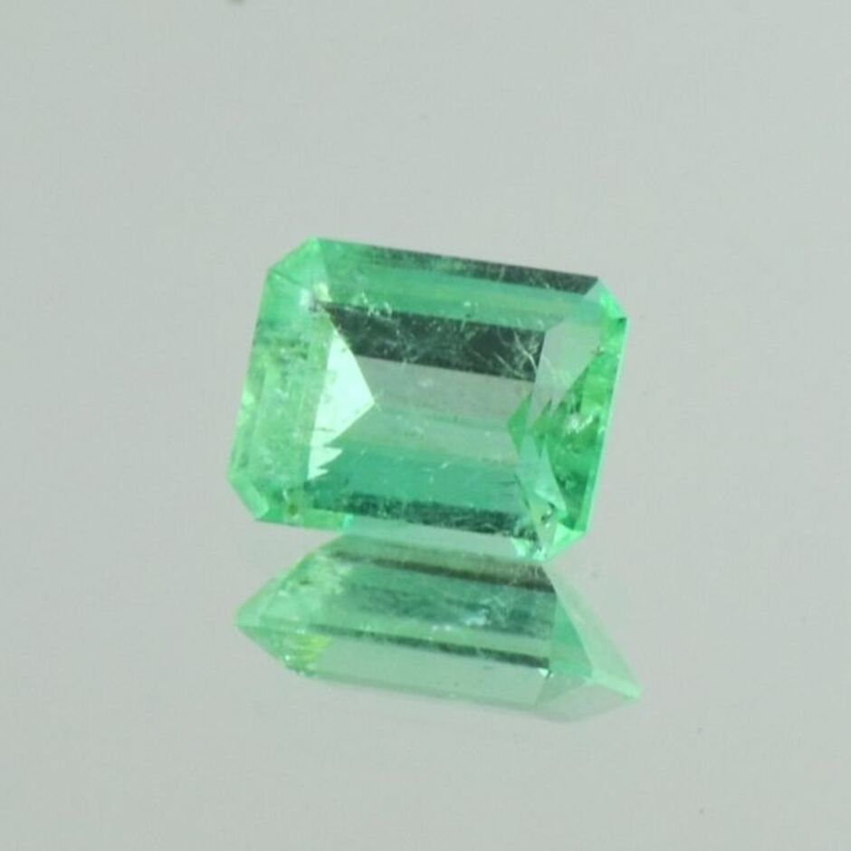 Smaragd octagon hellgrün 2,40 ct.