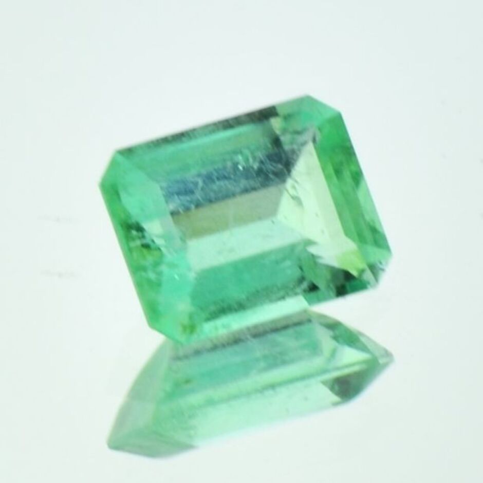 Smaragd octagon hellgrün 2,40 ct.