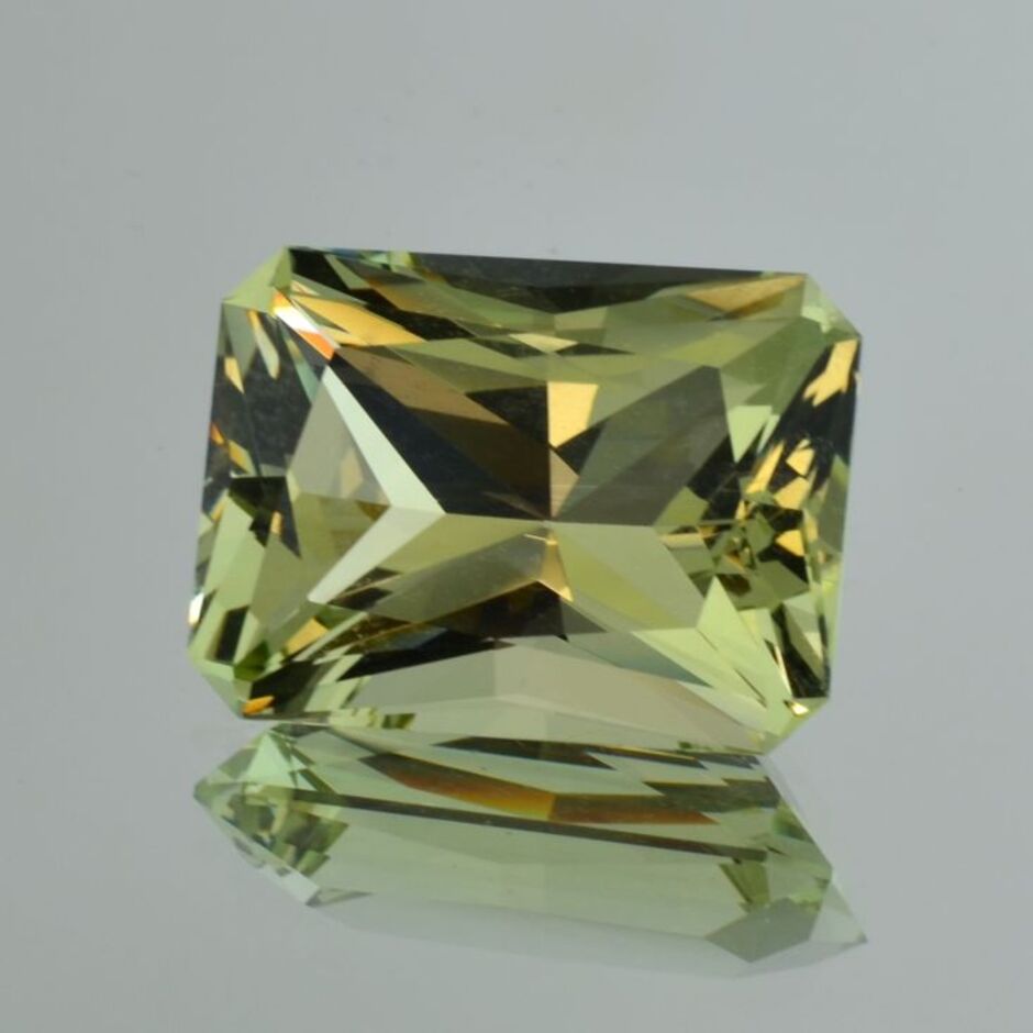 Heliodor octagon-princess greenish yellow 30.16 ct.