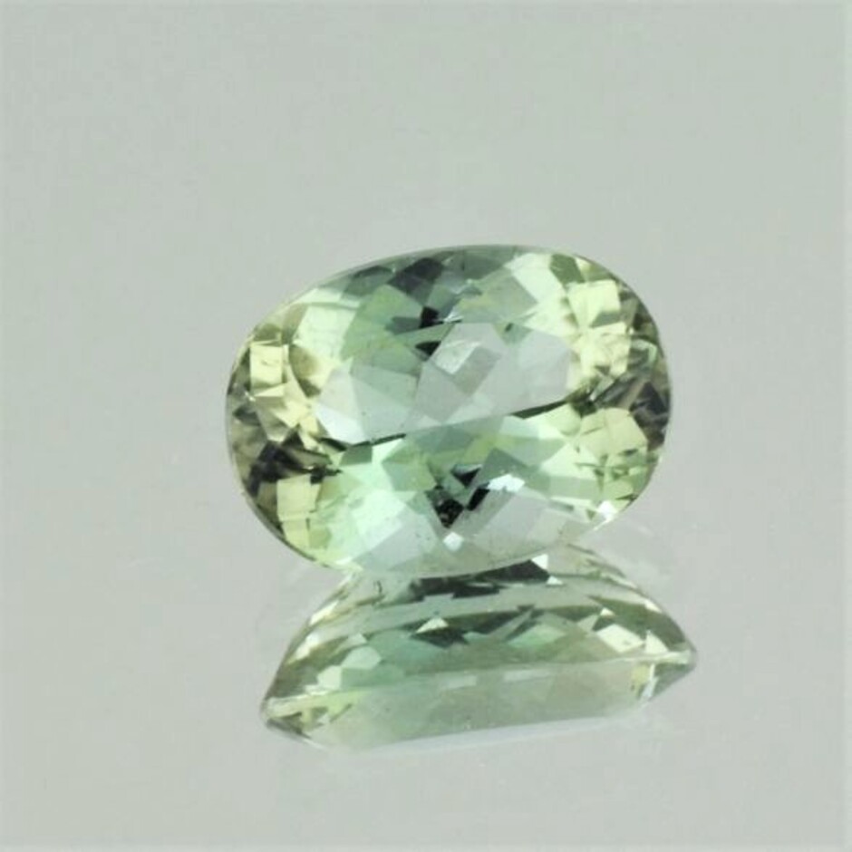 Turmalin oval grünlich 3,89 ct