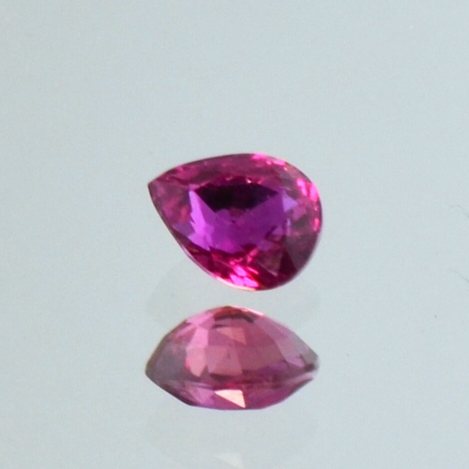 Rubin Tropfen pink-rot ungebrannt 0,75 ct