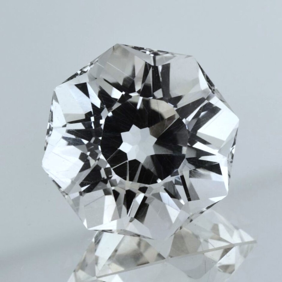 Topaz Design-Octagon colorless 54.96 ct.