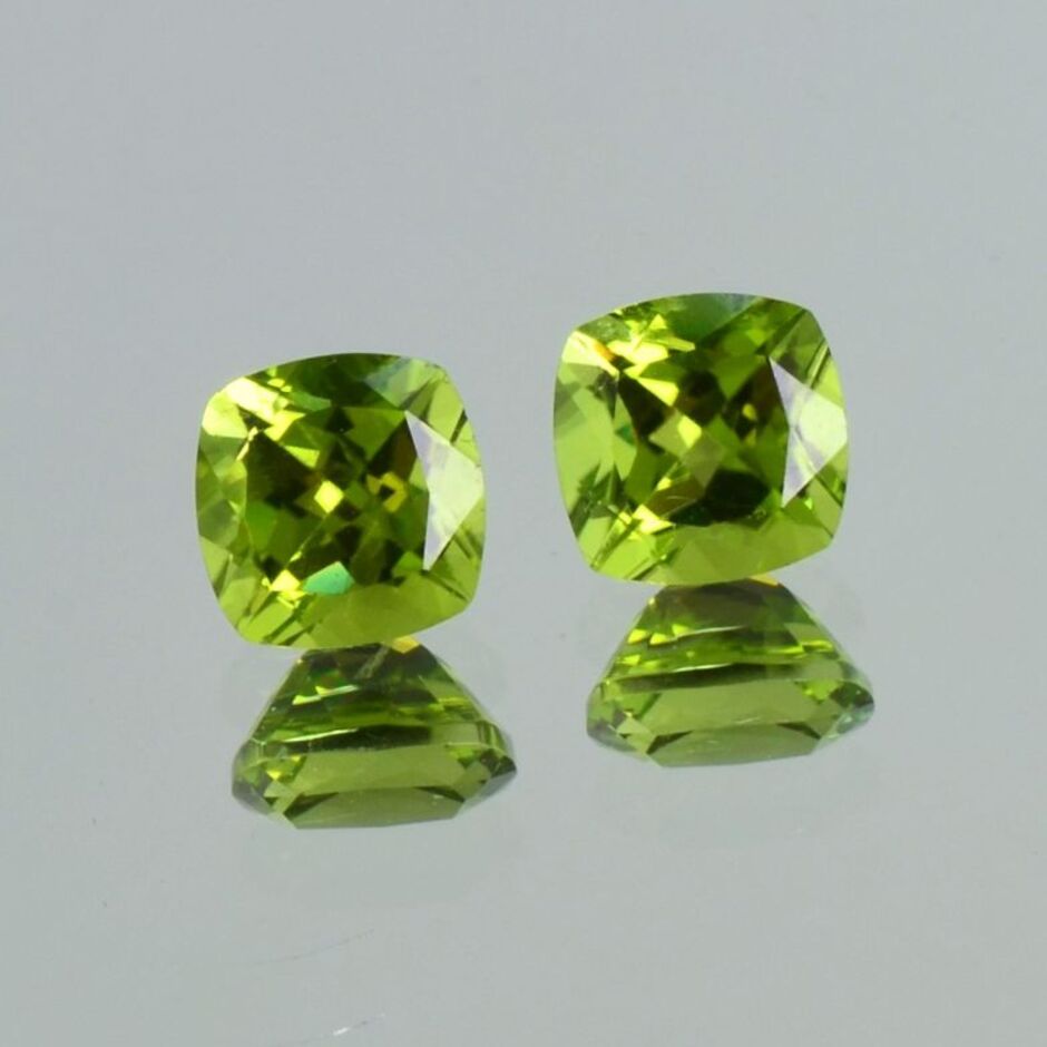Peridot Pair square cushion green 3.88 ct