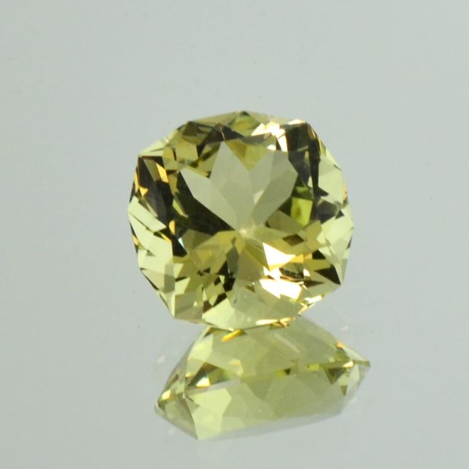 Heliodor Beryll cushion greenish yellow 6.64 ct