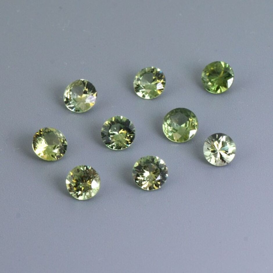 Saphir Lot rund grün 4,62 ct
