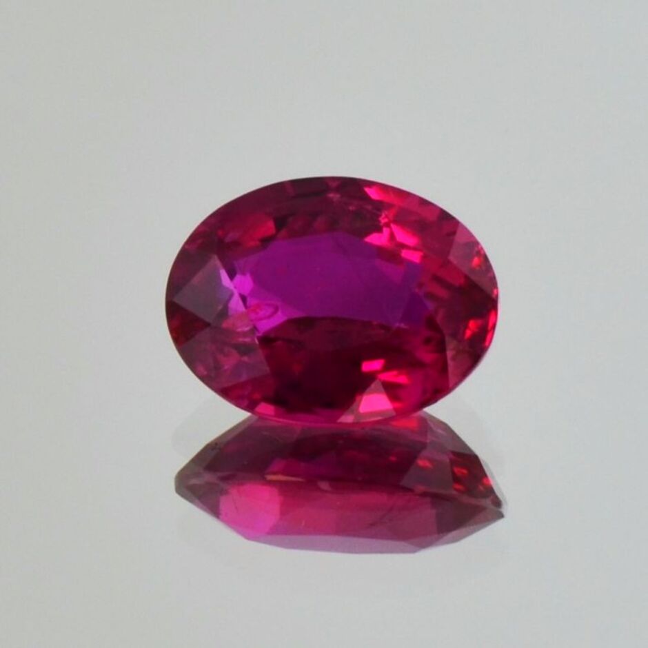 Rubin oval pink-rot unbehandelt 2,07 ct.
