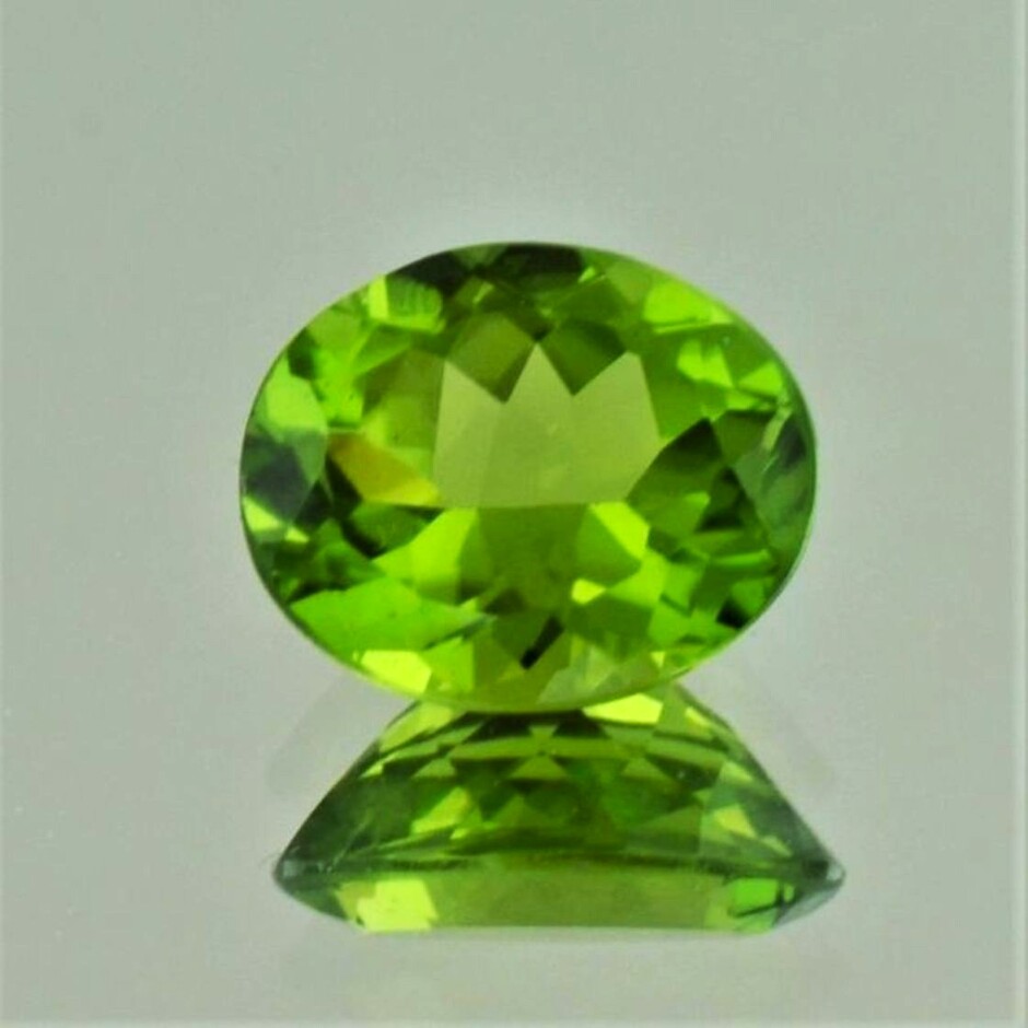 Peridot oval grün 5,13 ct