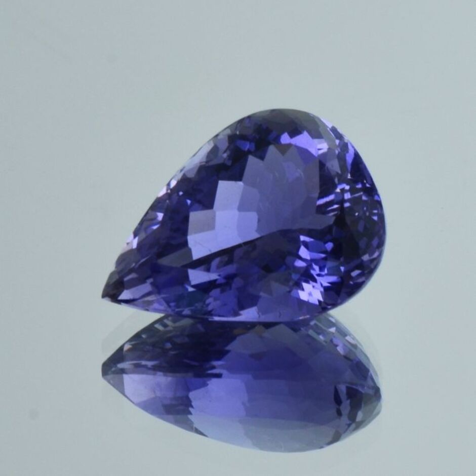 Iolite pear blue 5.28 ct.