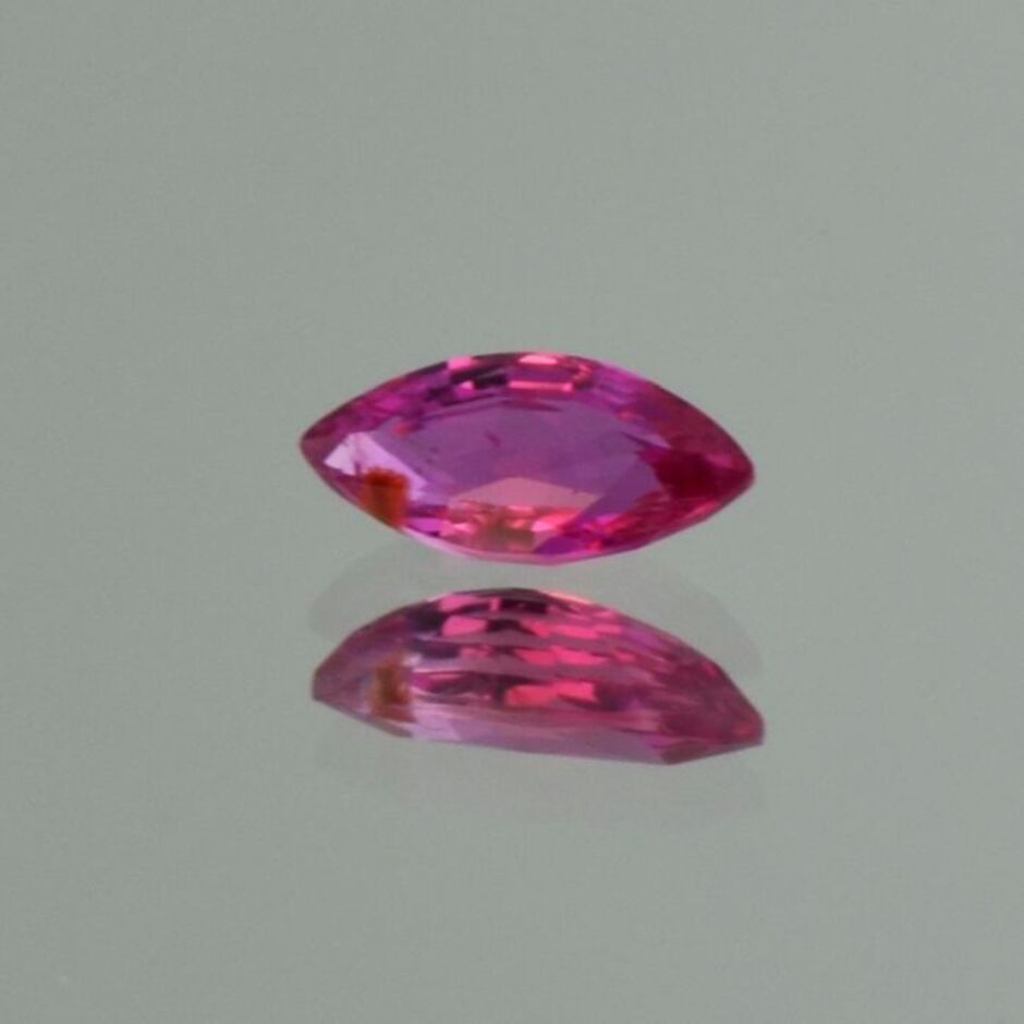 Rubin Navette rötlich-pink unbehandelt 0,63 ct.