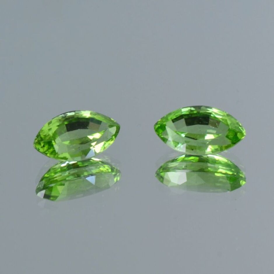 Peridot Duo Navette grün 3,33 ct.