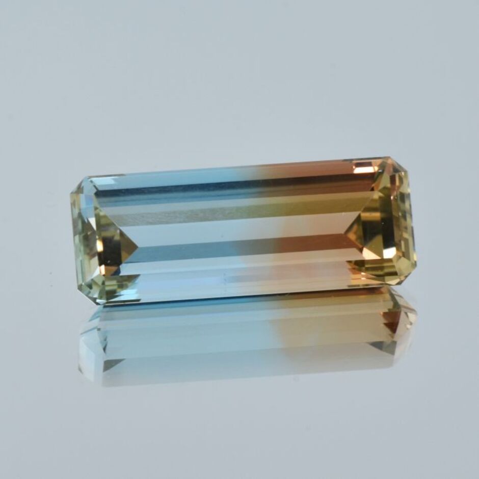 Bicolor Topaz octagon hellblau+orangebraun untreated 31.59 ct.