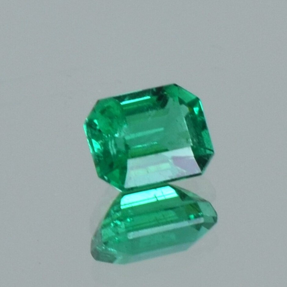 Emerald octagon green 0.73 ct.