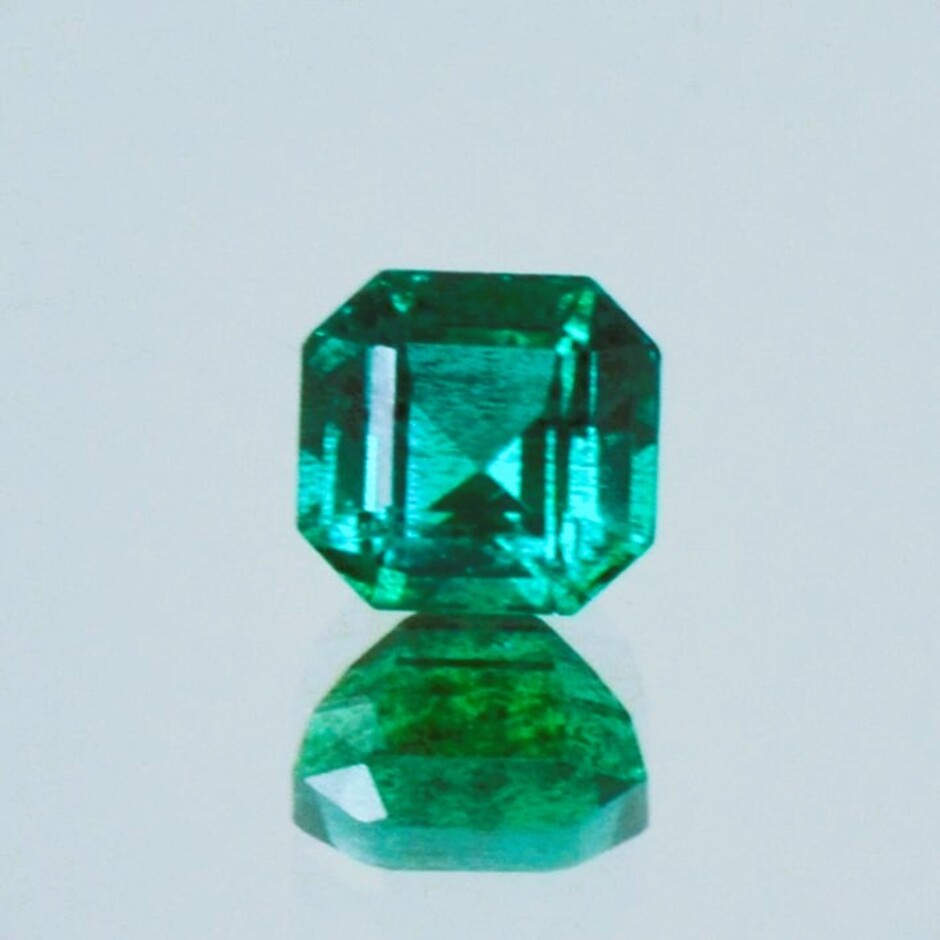 Smaragd octagon grün 0,87 ct.