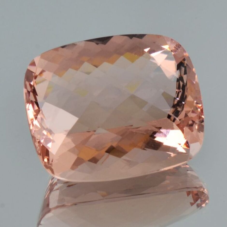 Morganite Beryll cushion checkertop pink 79.84 ct.