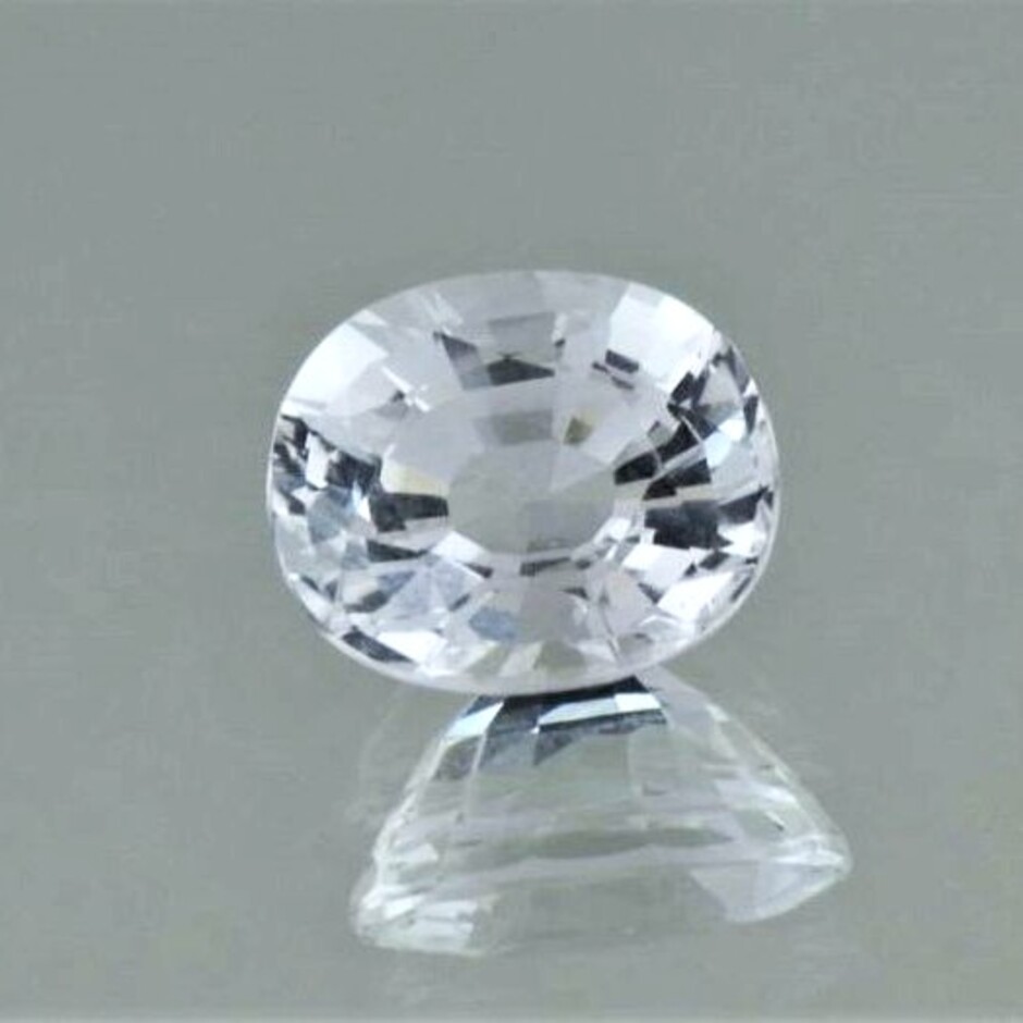 Topaz oval colorless 5.39 ct