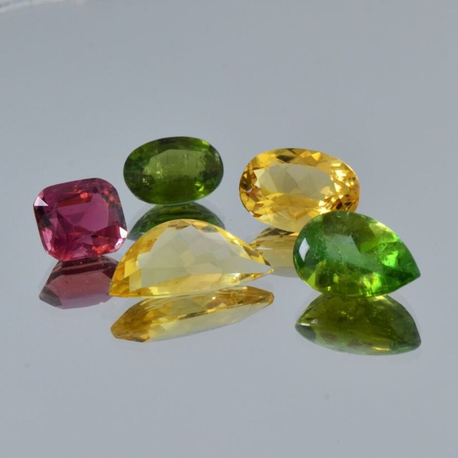 Gemischtes Farbsteine Lot faceted multicolor 25.57 ct.