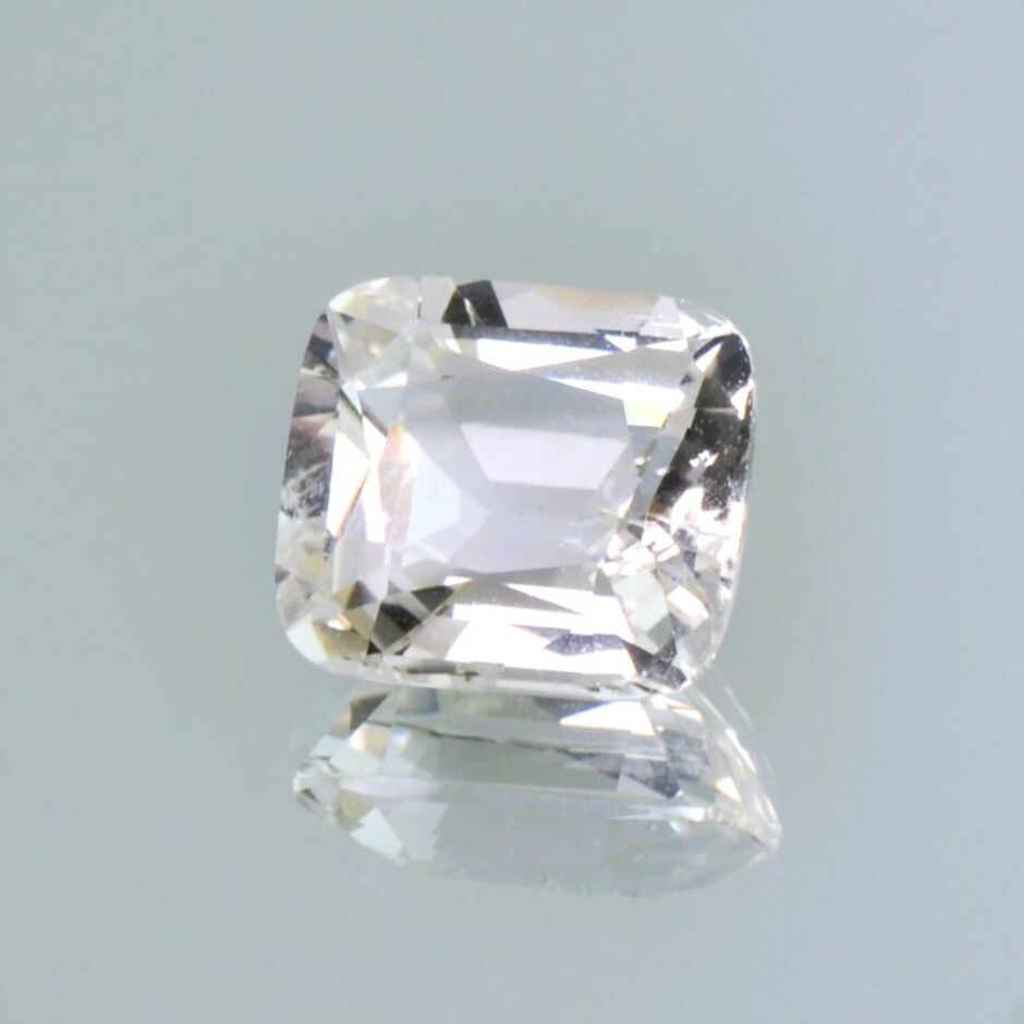 Topaz cushion farblos-getönt 8.49 ct.