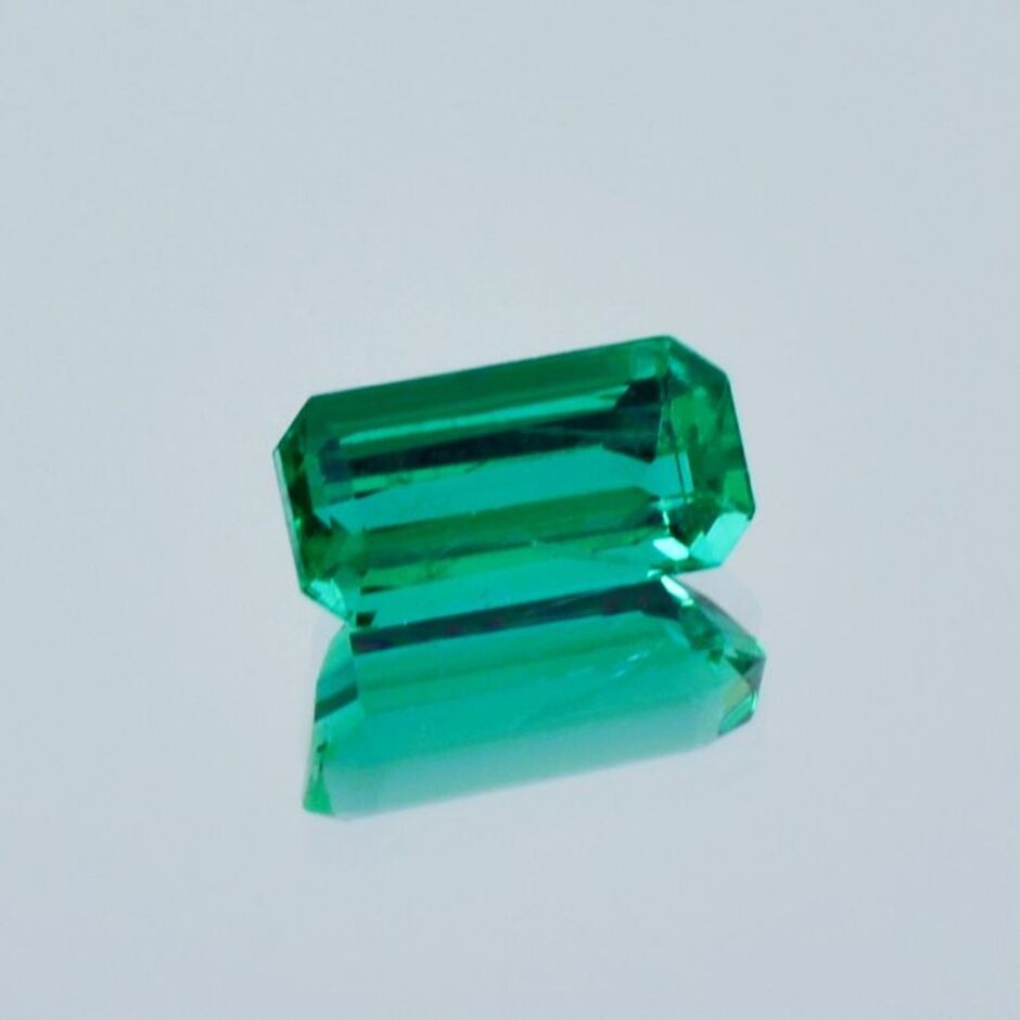 Emerald octagon green 1.58 ct.
