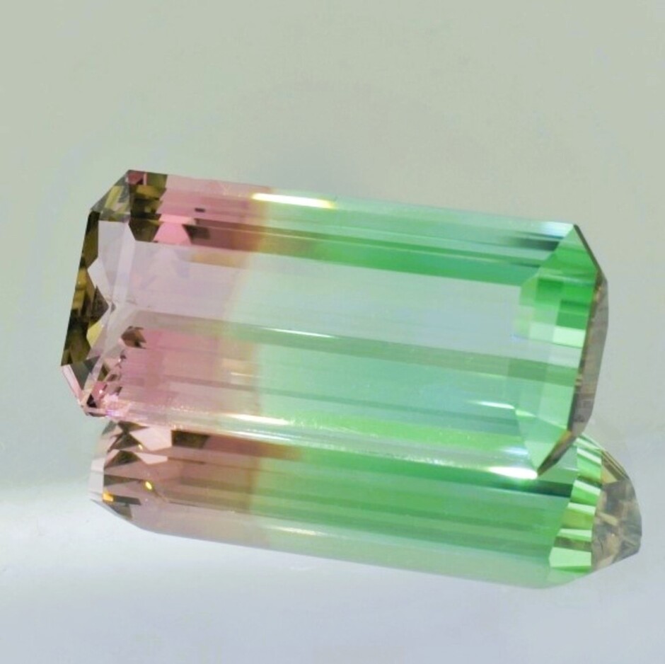 Bicolor-Turmalin octagon hellgrün+rosa 25.01 ct.