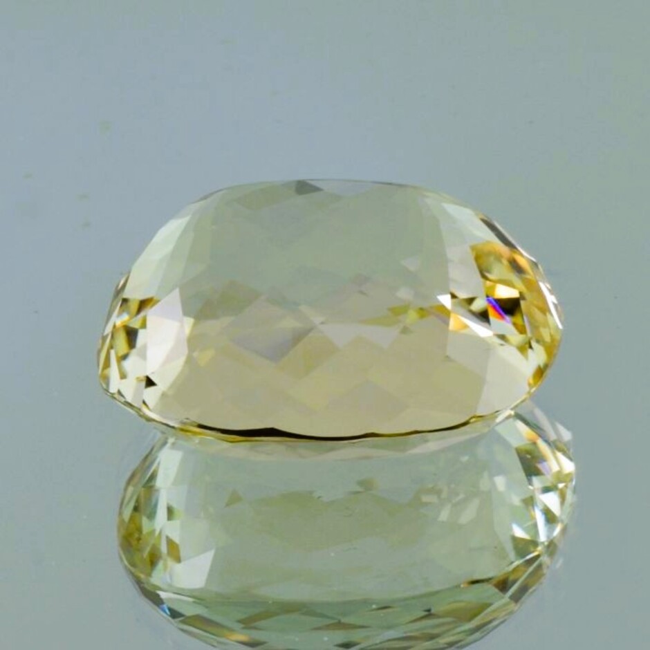 Hiddenit Spodumen antikoval hellgelb 134,45 ct.