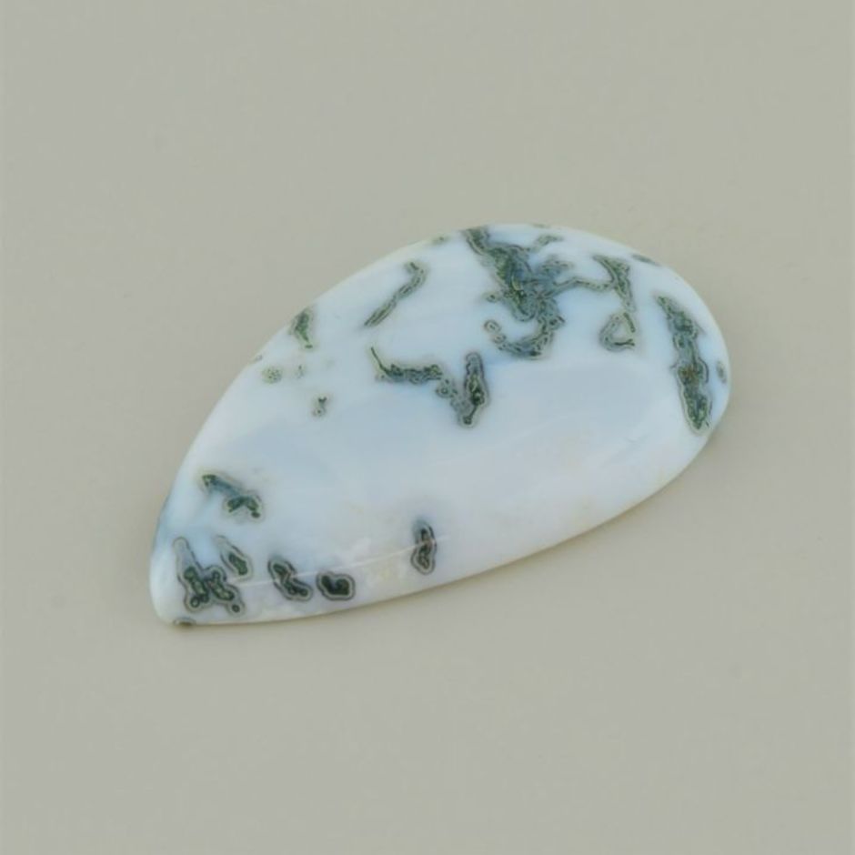 Gemeiner Opal Cabochon Tropfen weiss 38,89 ct