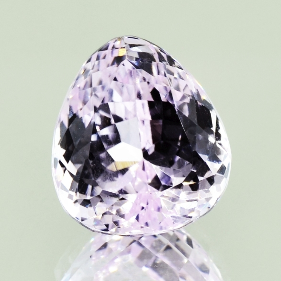 Kunzite pear 23.19 ct