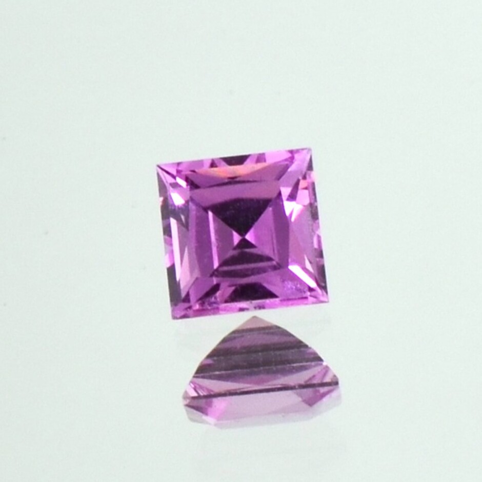 Saphir carré pink 0,87 ct.