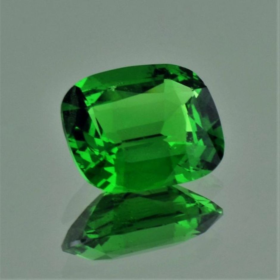 Tsavorite Garnet cushion intensivgrün 4.24 ct