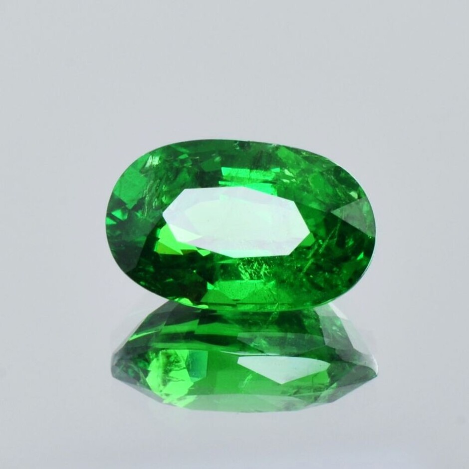 Tsavorite Garnet oval intense green 5.26 ct.
