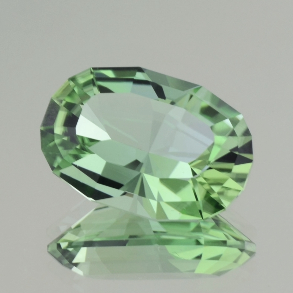 Tourmaline Oval-Design mint green 26.76 ct