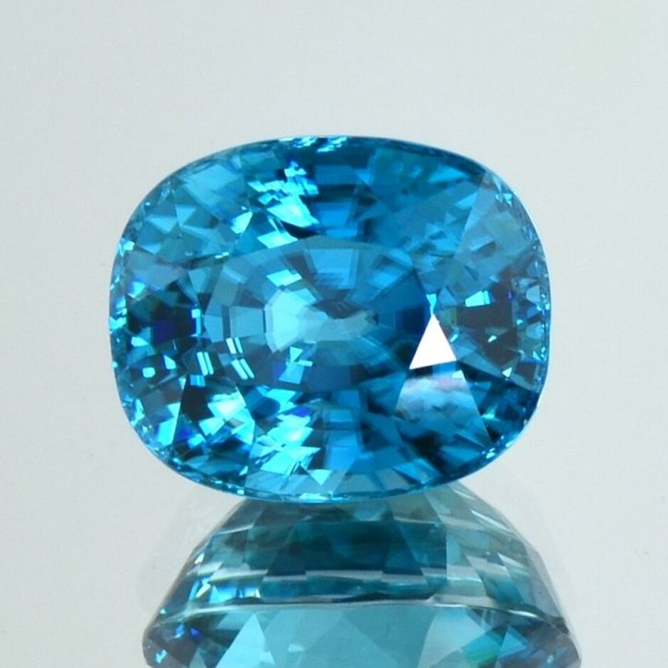 Zirkon antikoval intensives Blau 20,35 ct.