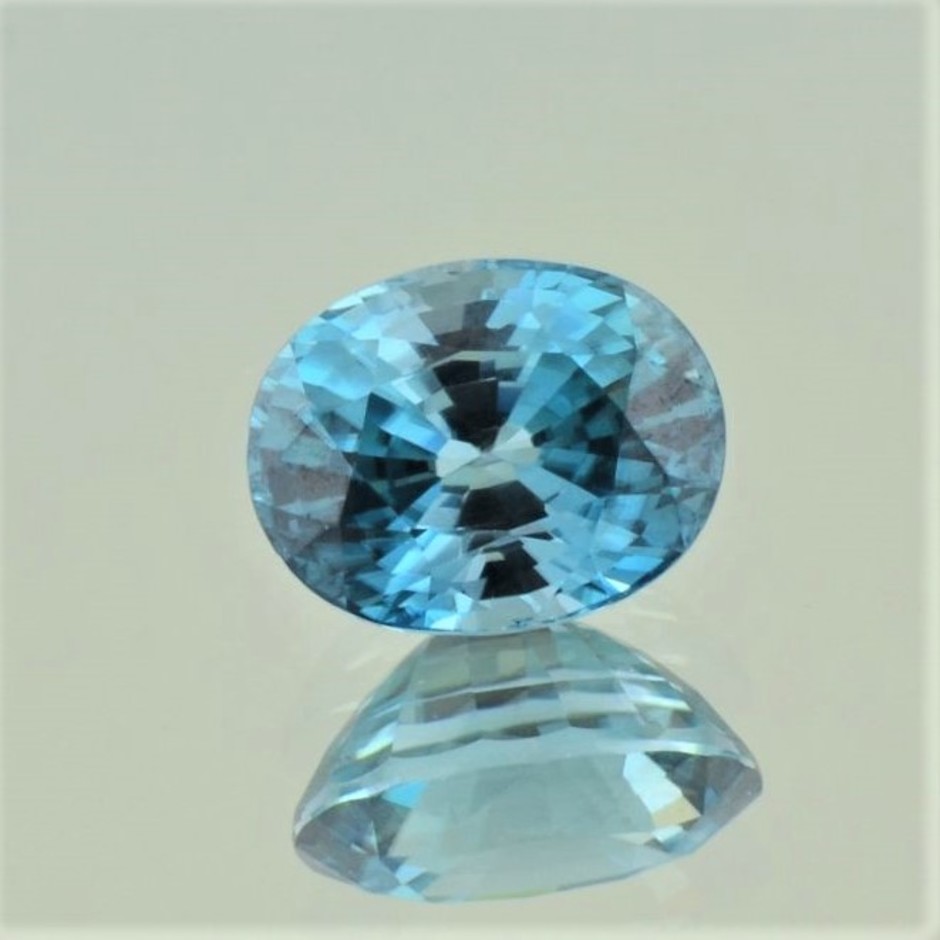 Zircon oval blue 5.77  ct.