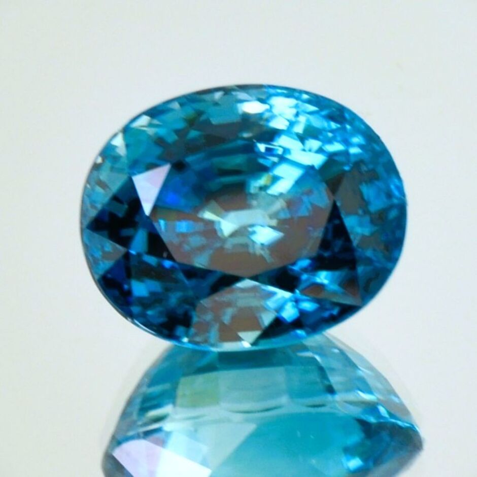 Zirkon oval intensives Blau 19,81 ct.